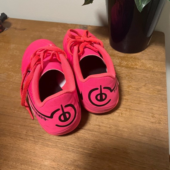 Girls Soccer show Nike Tiempo - Picture 2 of 4